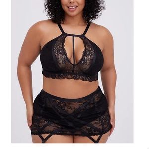 NWT TORRID STRAPPY BRALETTE AND GARTER - LACE RHINESTONES BLACK- SET